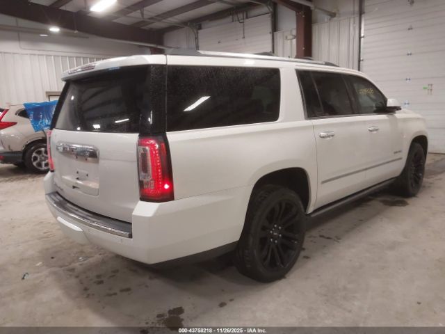 GMC Yukon Denali Image 11