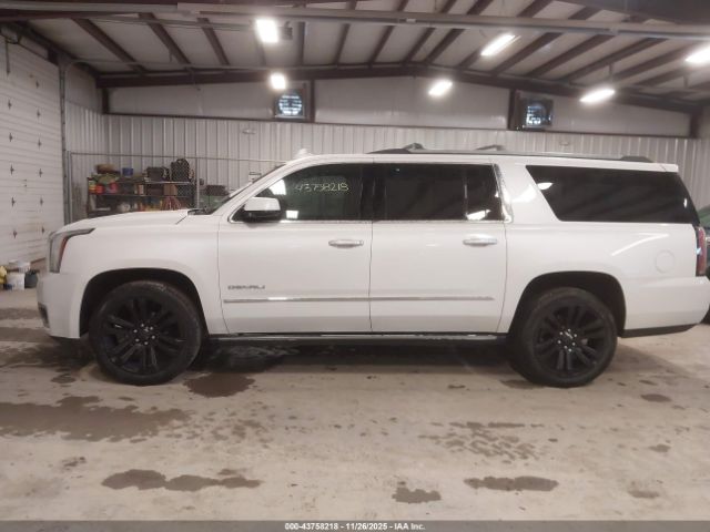 GMC Yukon Denali Image 3