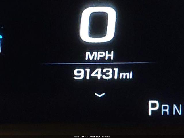 GMC Yukon Denali Image 13