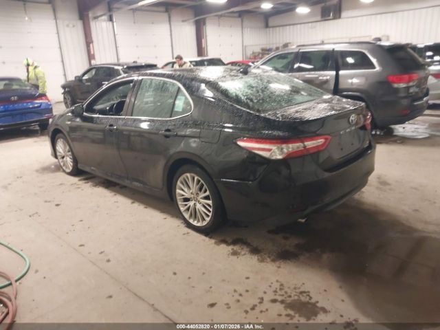 Toyota Camry Xle Hybrid Image 9