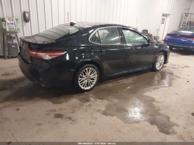 Toyota Camry Xle Hybrid Image 12