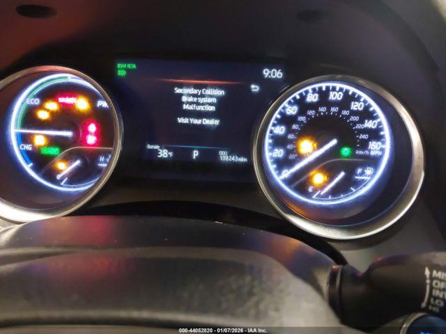 Toyota Camry Xle Hybrid Image 17