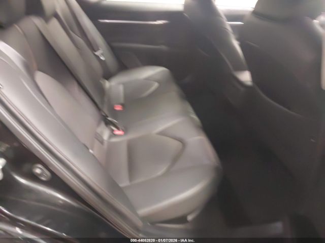 Toyota Camry Xle Hybrid Image 4