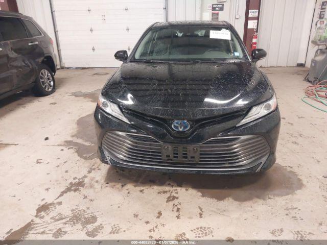 Toyota Camry Xle Hybrid Image 18