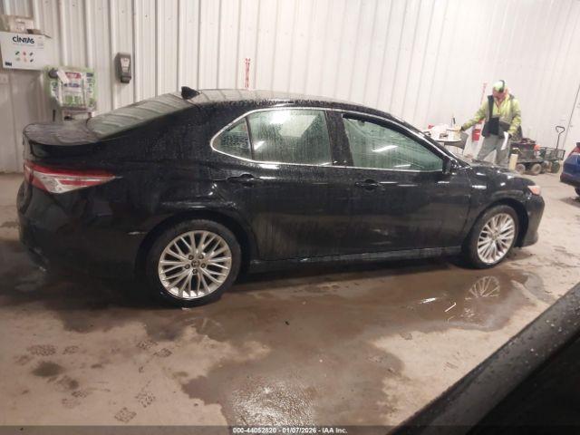 Toyota Camry Xle Hybrid Image 16