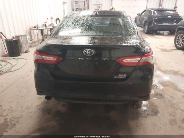 Toyota Camry Xle Hybrid Image 2