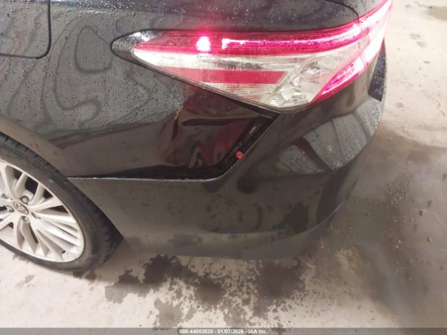 Toyota Camry Xle Hybrid Image 15