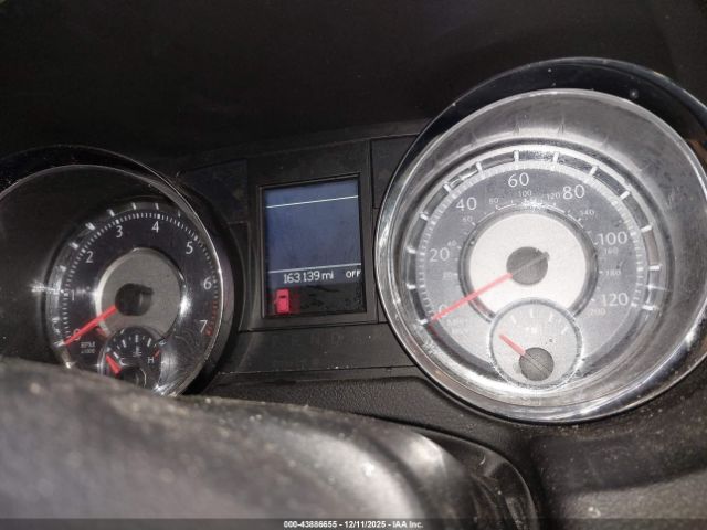 Chrysler Town & Country Touring Image 2