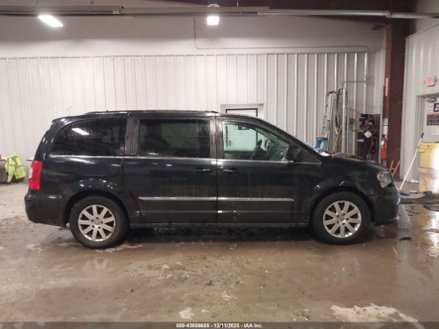 Chrysler Town & Country Touring Image 15
