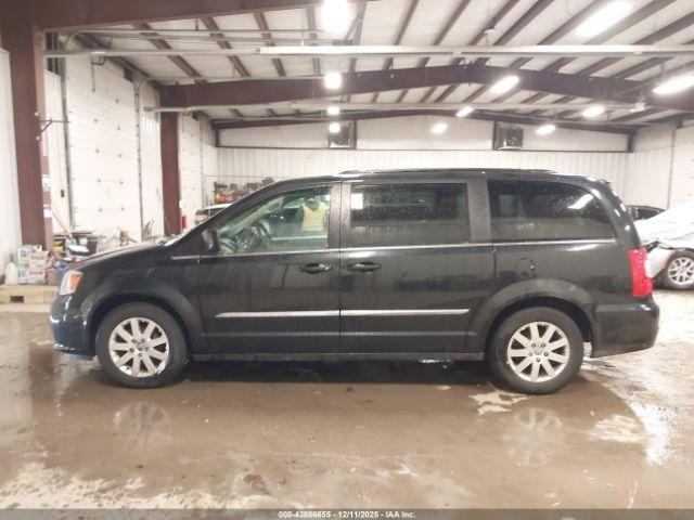 Chrysler Town & Country Touring Image 12