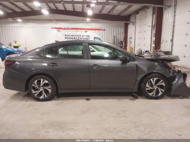 Subaru Legacy Premium Image 11