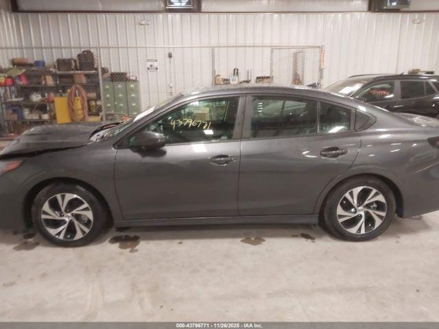 Subaru Legacy Premium Image 8