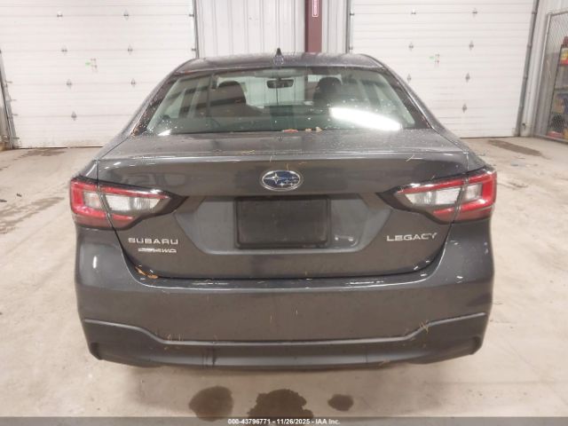 Subaru Legacy Premium Image 12