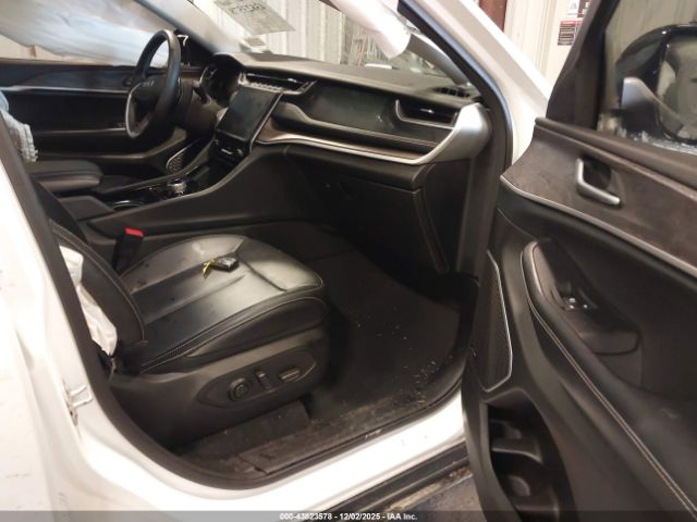 Jeep Grand Cherokee Image 12