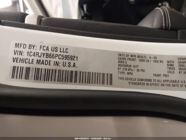 Jeep Grand Cherokee Image 10