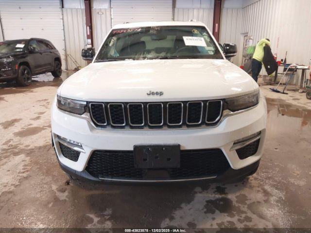 Jeep Grand Cherokee Image 16