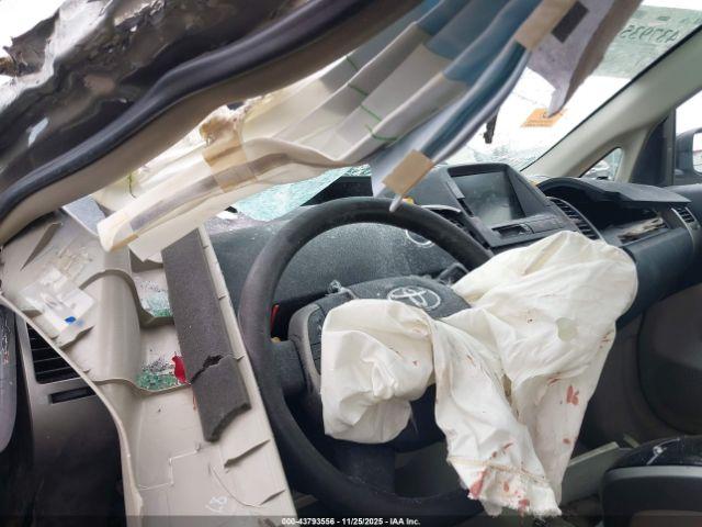 Toyota Prius Standard Image 3