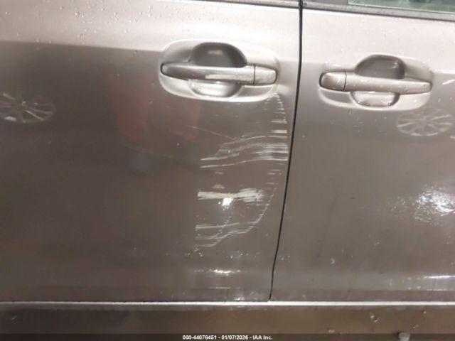 Toyota Sienna Le V6 Image 4