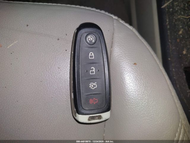 Ford Escape Titanium Image 6