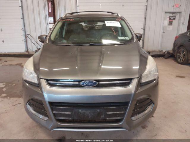 Ford Escape Titanium Image 16