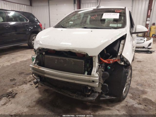 Chevrolet Spark 2lt Image 5