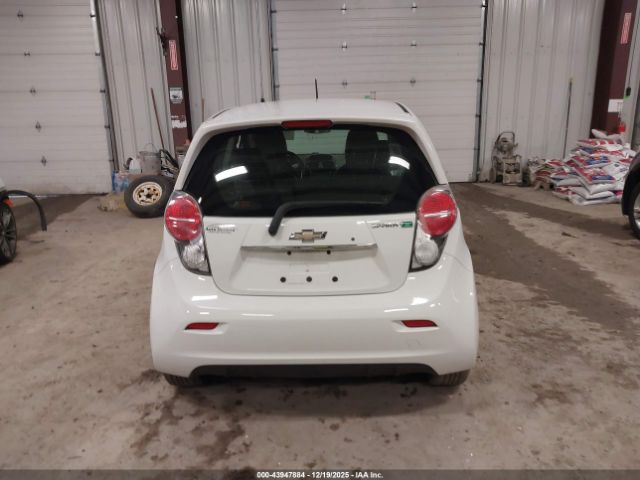 Chevrolet Spark 2lt Image 10
