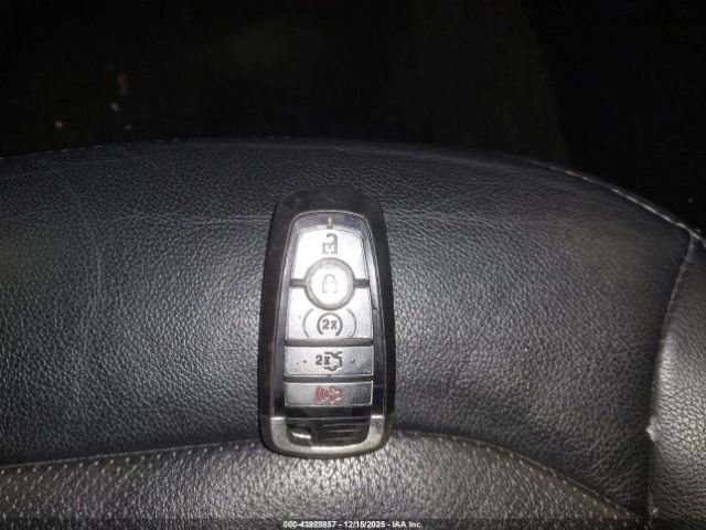 Ford Explorer Limited Image 11