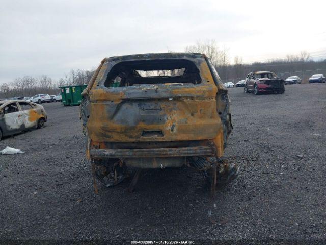 Ford Explorer Limited Image 14